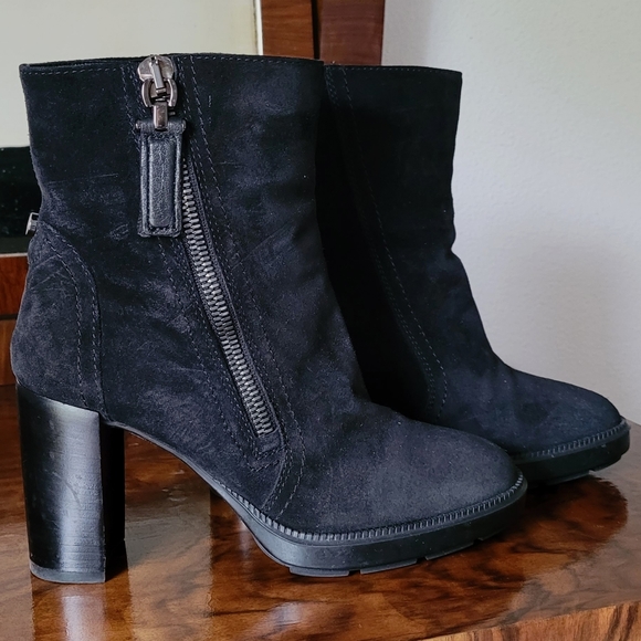 Aquatalia black suede bootie size 8 weatherproof boot - Picture 7 of 7